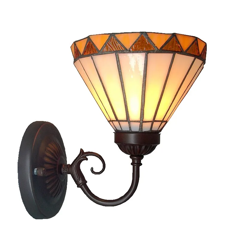 Современный простой стеклянный настенный светильник Tiffanylamp перед ванной
