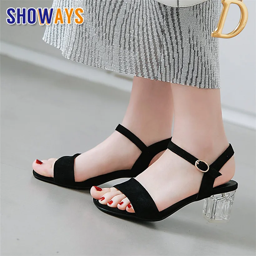 Сандалии женские на квадратном каблуке 6 см элегантные босоножки из флока