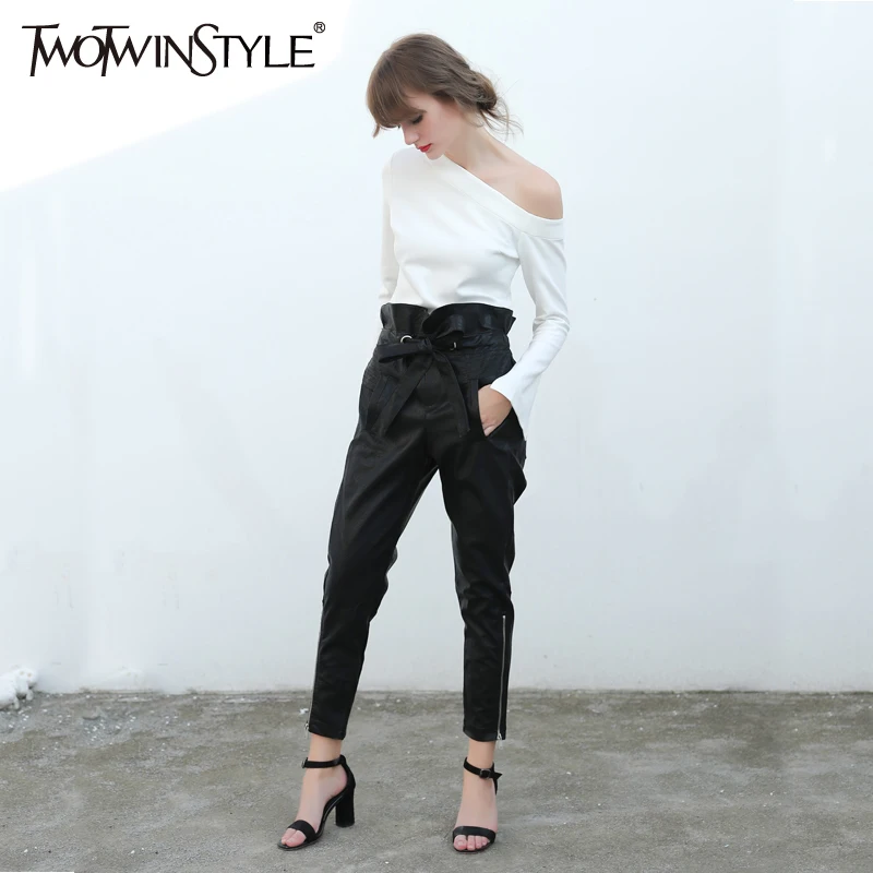 Twotwinstyle Мотобрюки для Для женщин Искусственная Кожа Женский карандаш Брюки рюшами Кружева до Высокая Талия модная одежда Большие размеры Осень
