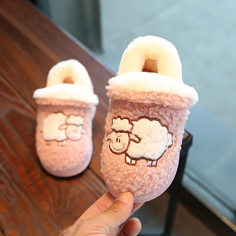 2017 зимняя детская теплая обувь ягнят толще дома Сумочки с туфлями-слиперами