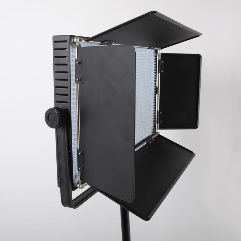 LED1100 camera panel light with V buckle soft plate medium size studio image CD50 | Электроника
