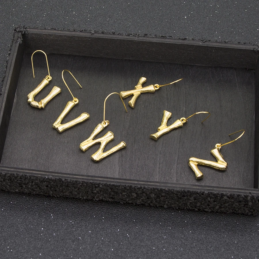 2018 Новое поступление массивные большие золотые металлические серьги с буквой