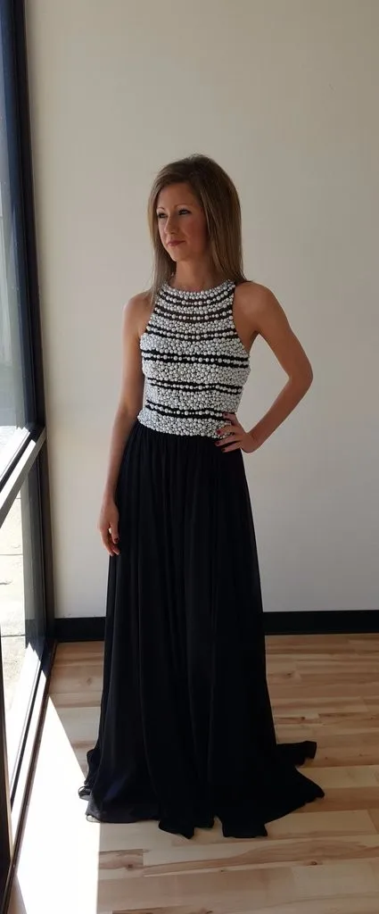 Черное шифоновое платье для выпускного расшитое бусинами элегантное с вырезами