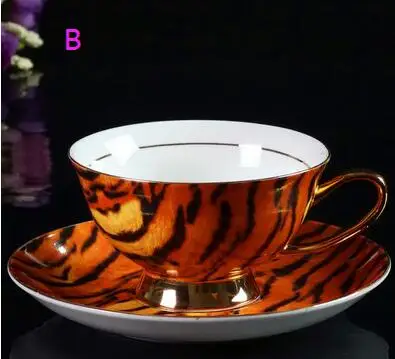 B Retro Palace European bone china coffee cup saucer high-grade British ceramic cup afternoon tea mug saucer set Queen's Cup CL092 - Цвет: B