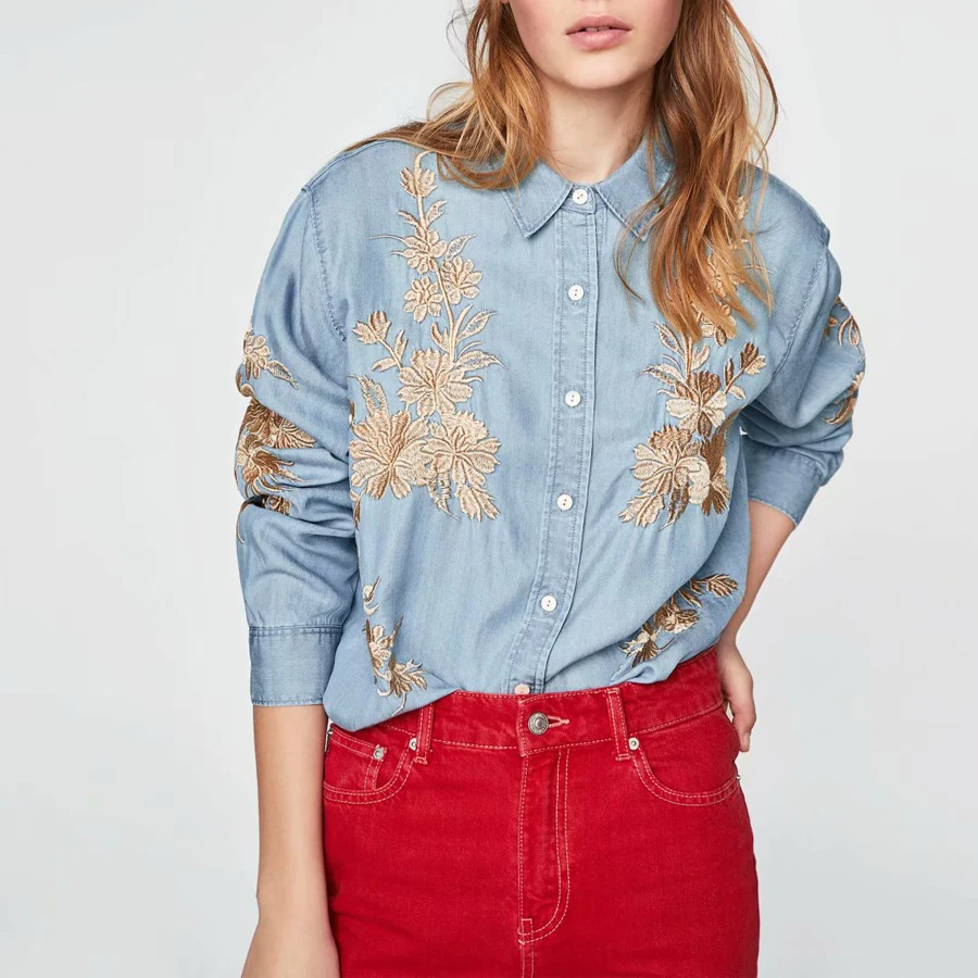 Блузка женская джинсовая с цветочной вышивкой длинным рукавом и пуговицами