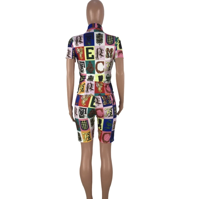 Комплект одежды из двух предметов в клетку с буквенным принтом и рисунком