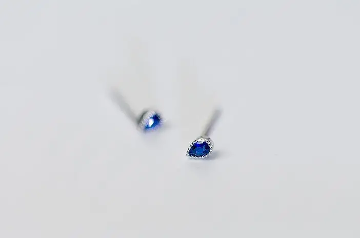 (Очень маленькие серьги) реальные. Женские серебряные серьги гвоздики с