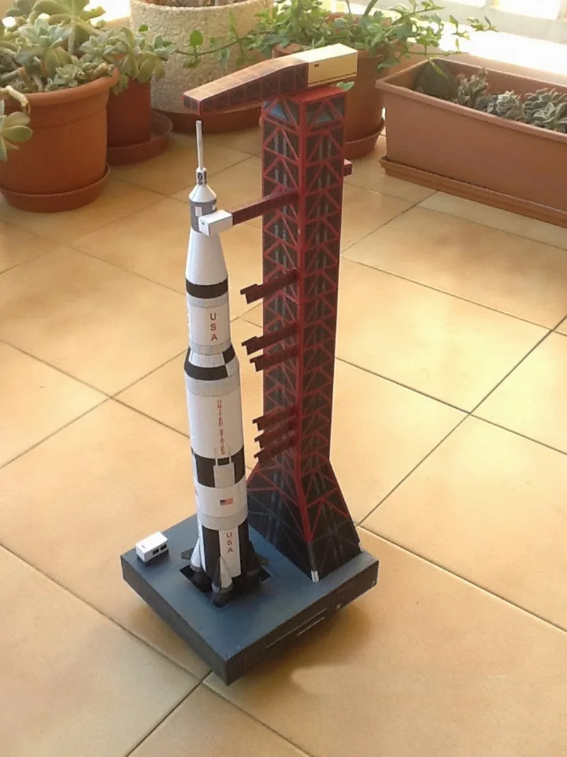 

SpaceX Rocket 3D Paper Model Scale 1:300 Saturn 5 Carrier Rocket and Launch Pad Diecast Manual Diy Toys for Children Adults