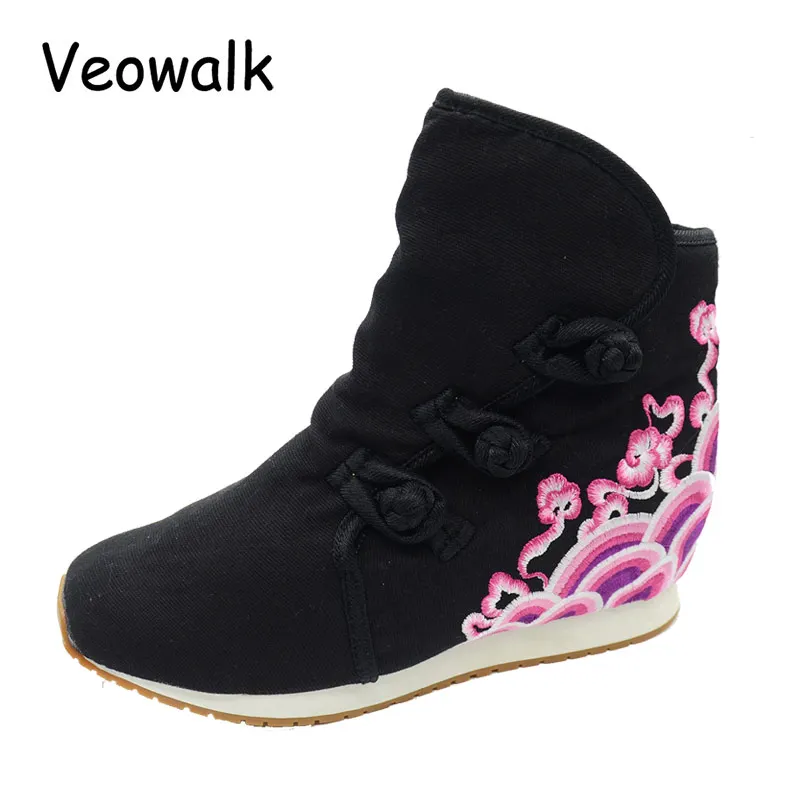 Veowalk/зимние теплые женские короткие ботильоны на меху; Хлопковые женские повседневные парусиновые ботинки на танкетке с вышивкой; обувь