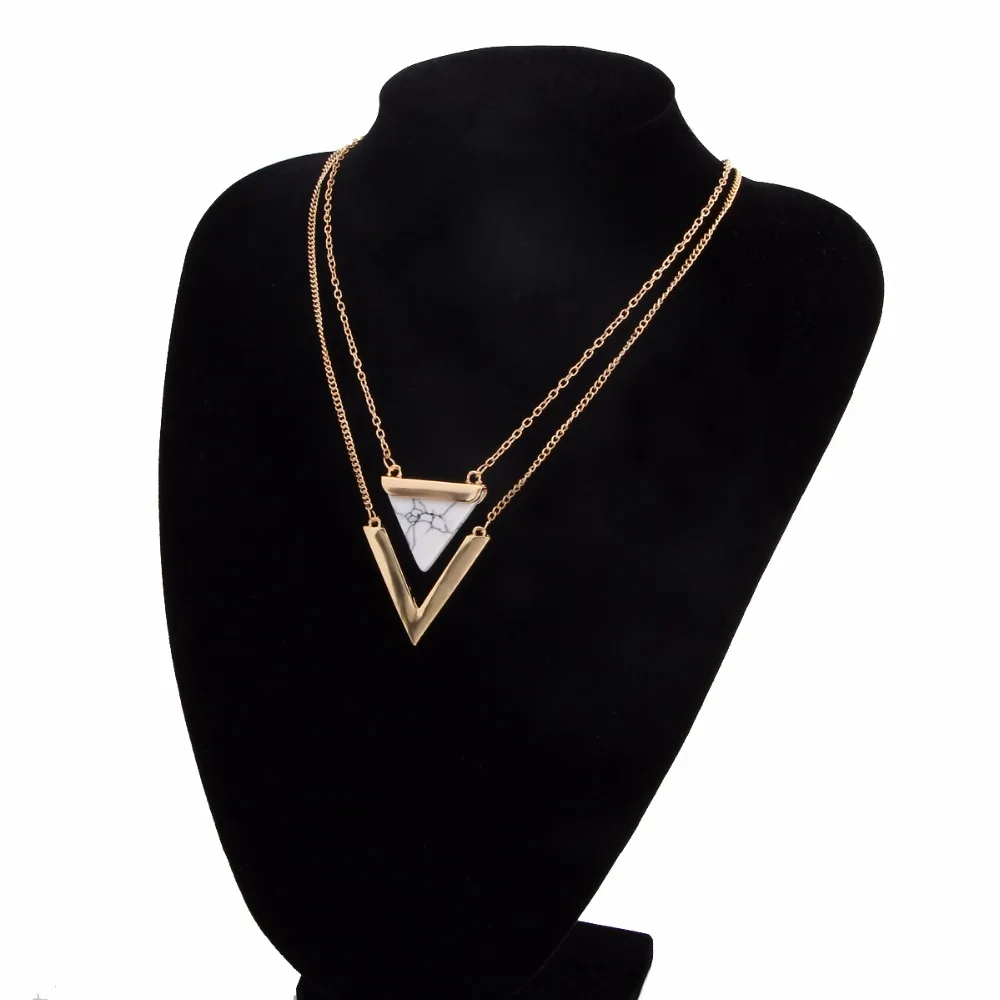 Женское колье чокер ElegantRose белое/черное из натурального камня с золотым кольцом