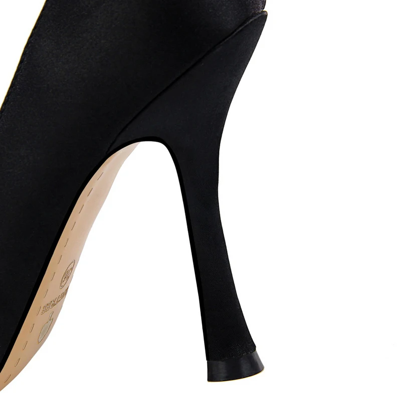 

Women Classic Pumps 2020 Rhinestone Satin Pointed Toe Stilettos Red Super High Heels Wedding Party Dress Office Ladies Shoes