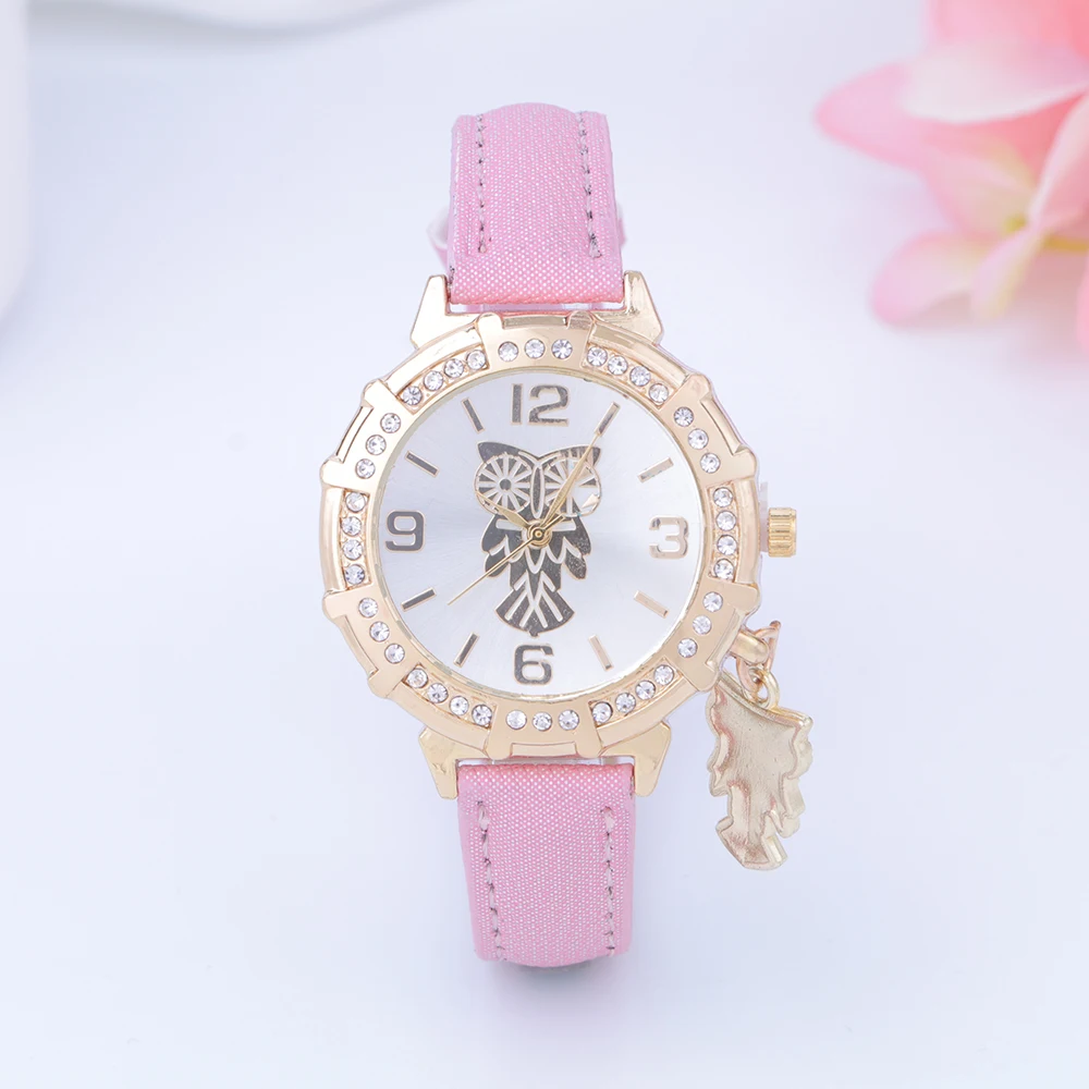 Новый Кулон женские часы с кристаллами циферблат роскошные кварцевые кожаные