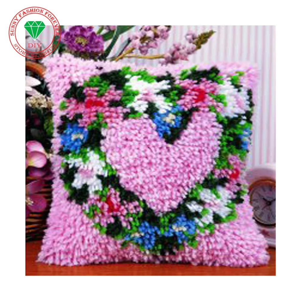 Цветочные подушки в форме сердца набор крючков для рукоделия незавершенные