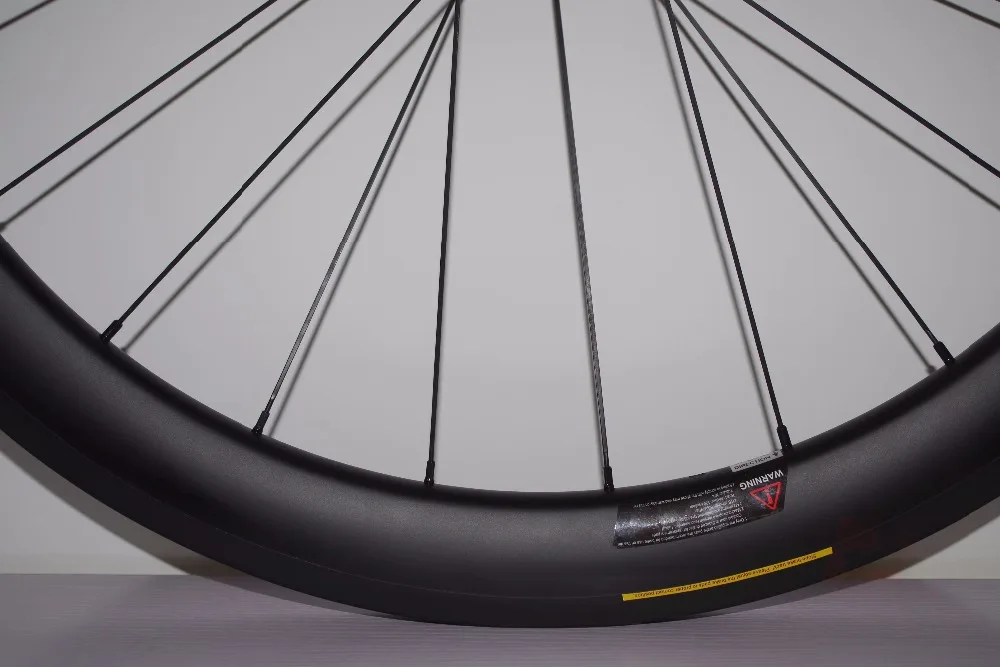 Комплект бескамерных колес для шоссейного велосипеда Powerway R36 50 мм 20/24 Отверстия |