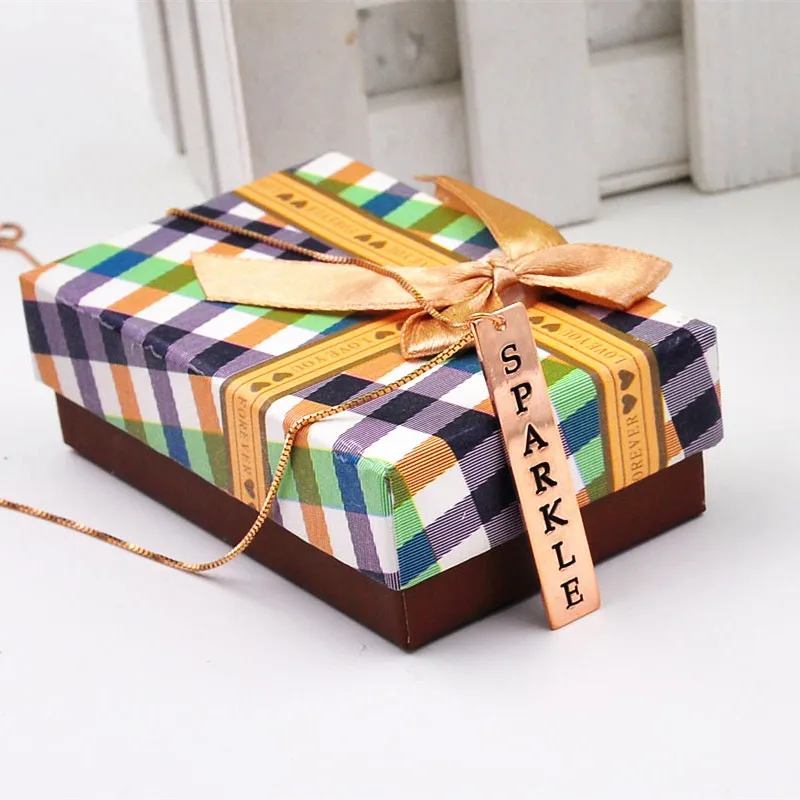 Розовое золото вертикальная планка ожерелье с гравировкой имени