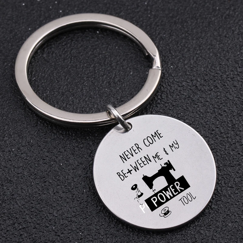 Выгравированный брелок Never Come Be + Ween Me &amp My Power Tool круглый для швеи мать бабушка