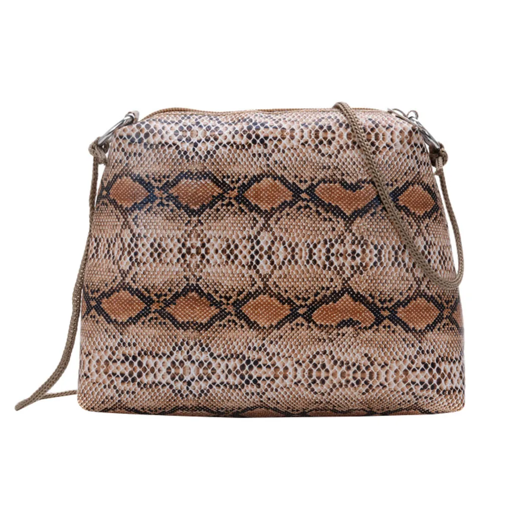 Женская сумка через плечо с диагональным поперечным плетением весна-лето 2019 |