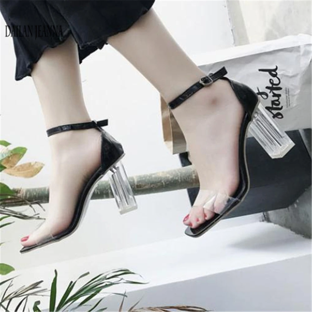 Женские босоножки на толстом каблуке новинка 2019 Прозрачная женская обувь