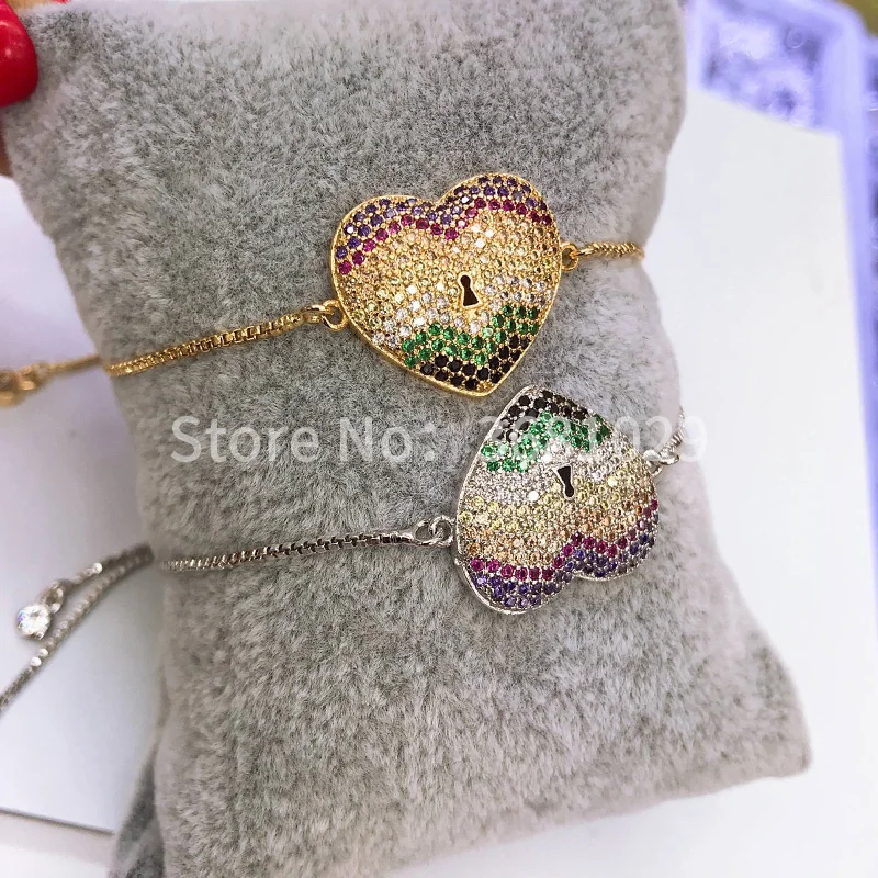 

In fashion, women wear heart-shaped white stone bracelets