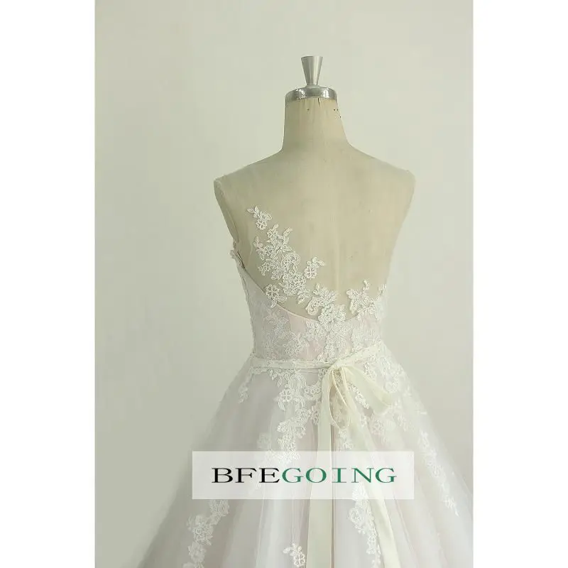 Белое Тюлевое платье трапеция с аппликацией свадебное до пола со шлейфом