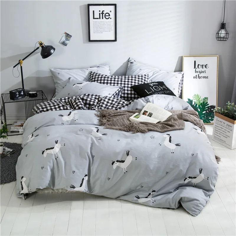 Комплект постельного белья из 4 предметов с изображением серого единорога