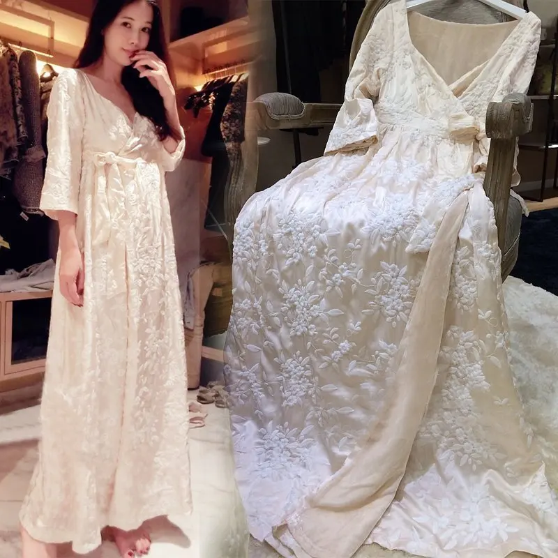

Silk Sleeping Robe Female Winter Warm Thicken Long Bathrobes Kimono Sweet Embroidery Woman Sleepwear White Pink LMR04