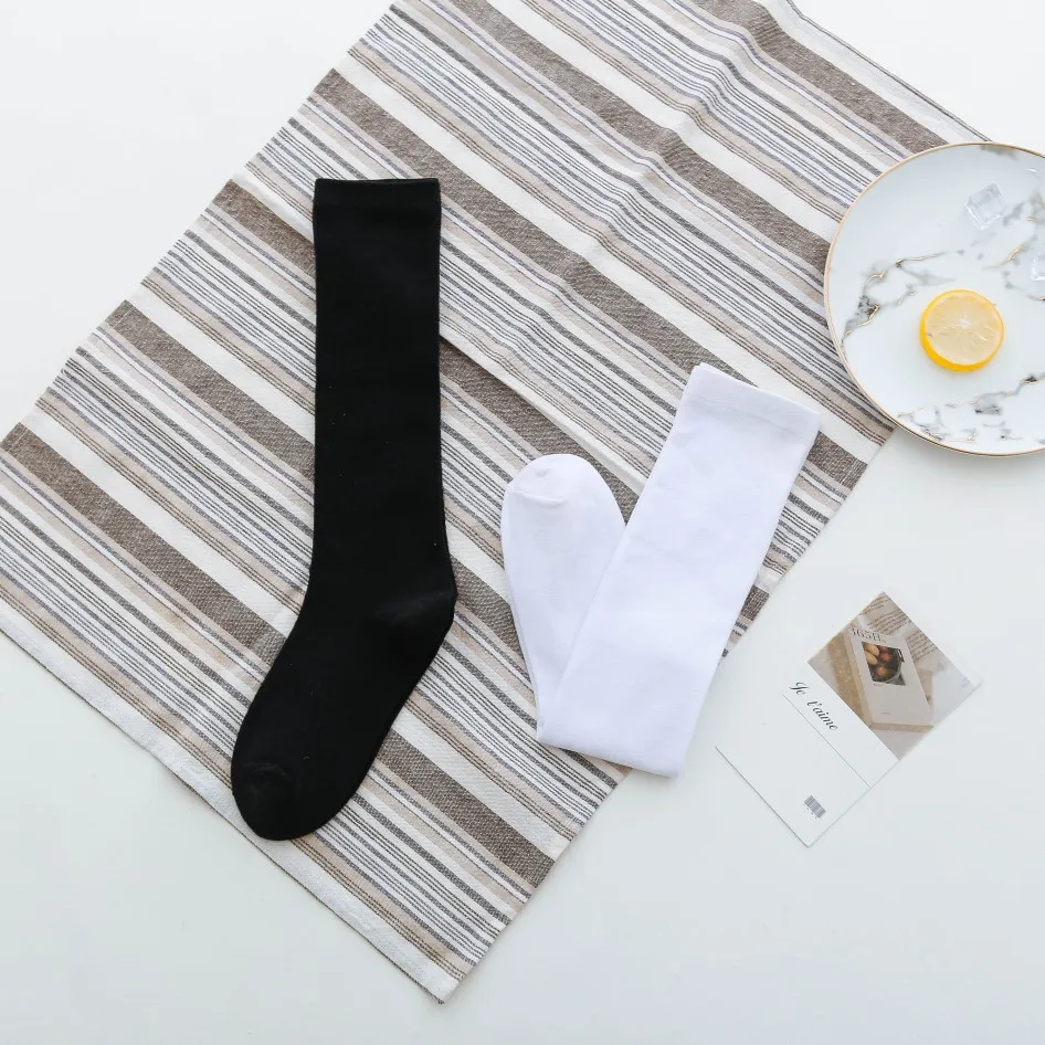 2019 новые японские носки до середины икры Носки Черный и белый цвета форма чулочно