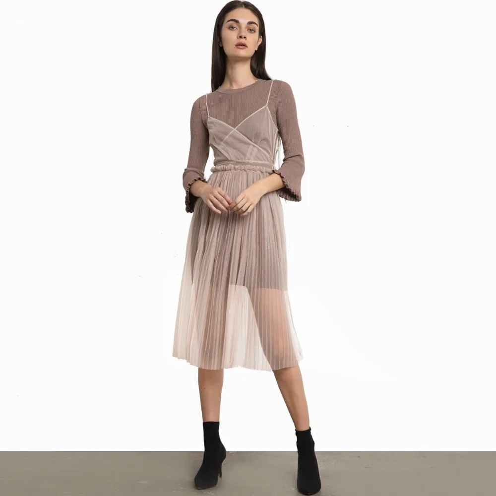 Повседневное трикотажное платье свитер с рюшами облегающее О образным вырезом и