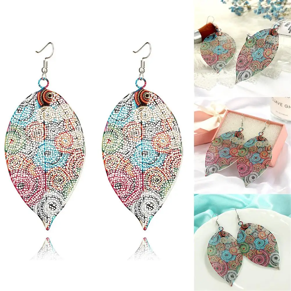 Одна пара Boho Стиль модный элемент полые листьев Shaped Красочные Серьги Ретро