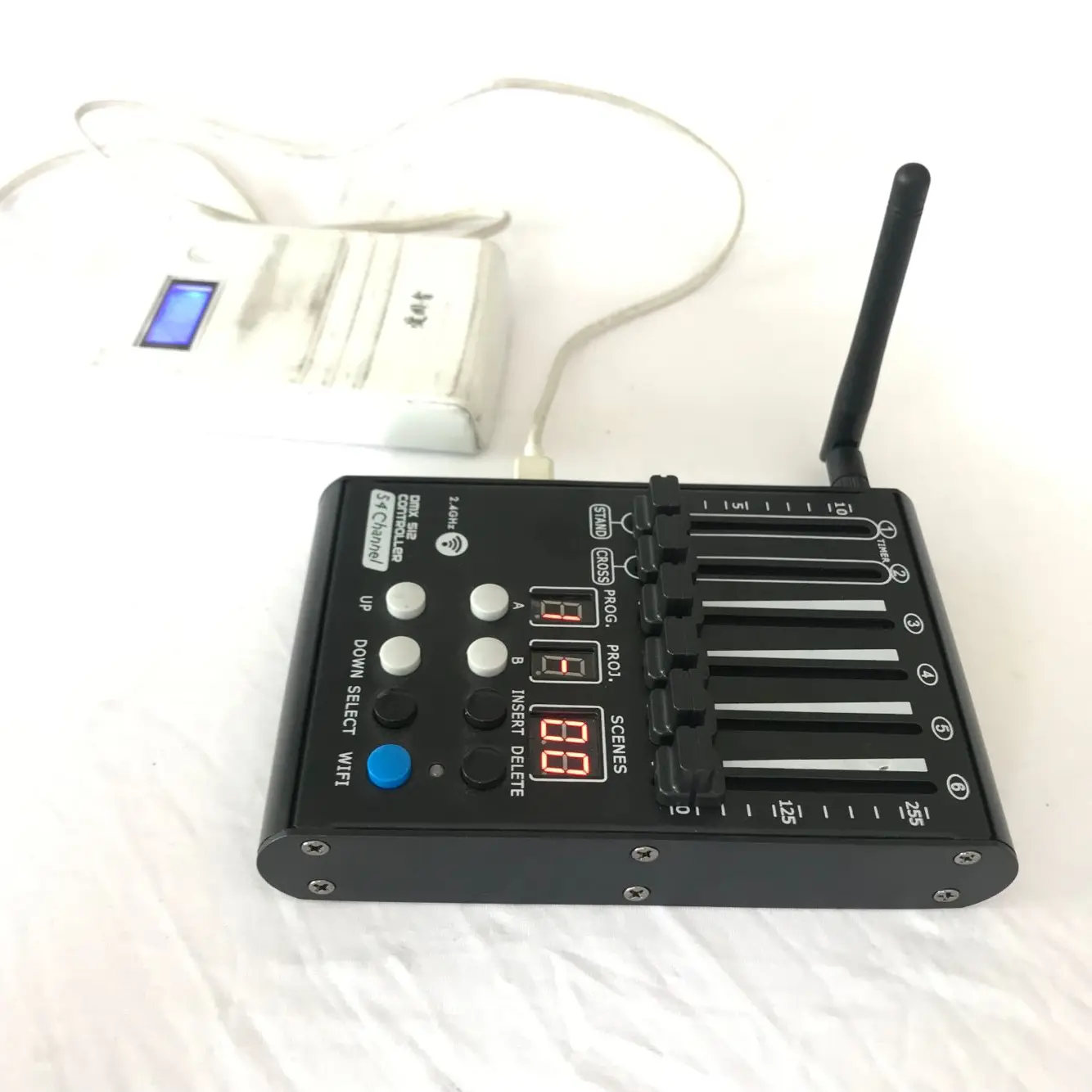Фото Высокая Выходная маленькая 2 4g Беспроводная DMX консоль 54 канальный мини Cotroller Dj Высокая Выходная маленькая 2 4g Беспроводная DMX консоль 54 канальный мини Cotroller Dj