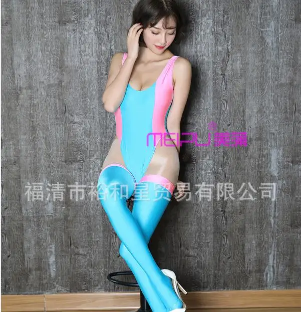 Женский комбидресс без рукавов контрастных цветов с вырезами + чулки однотонное