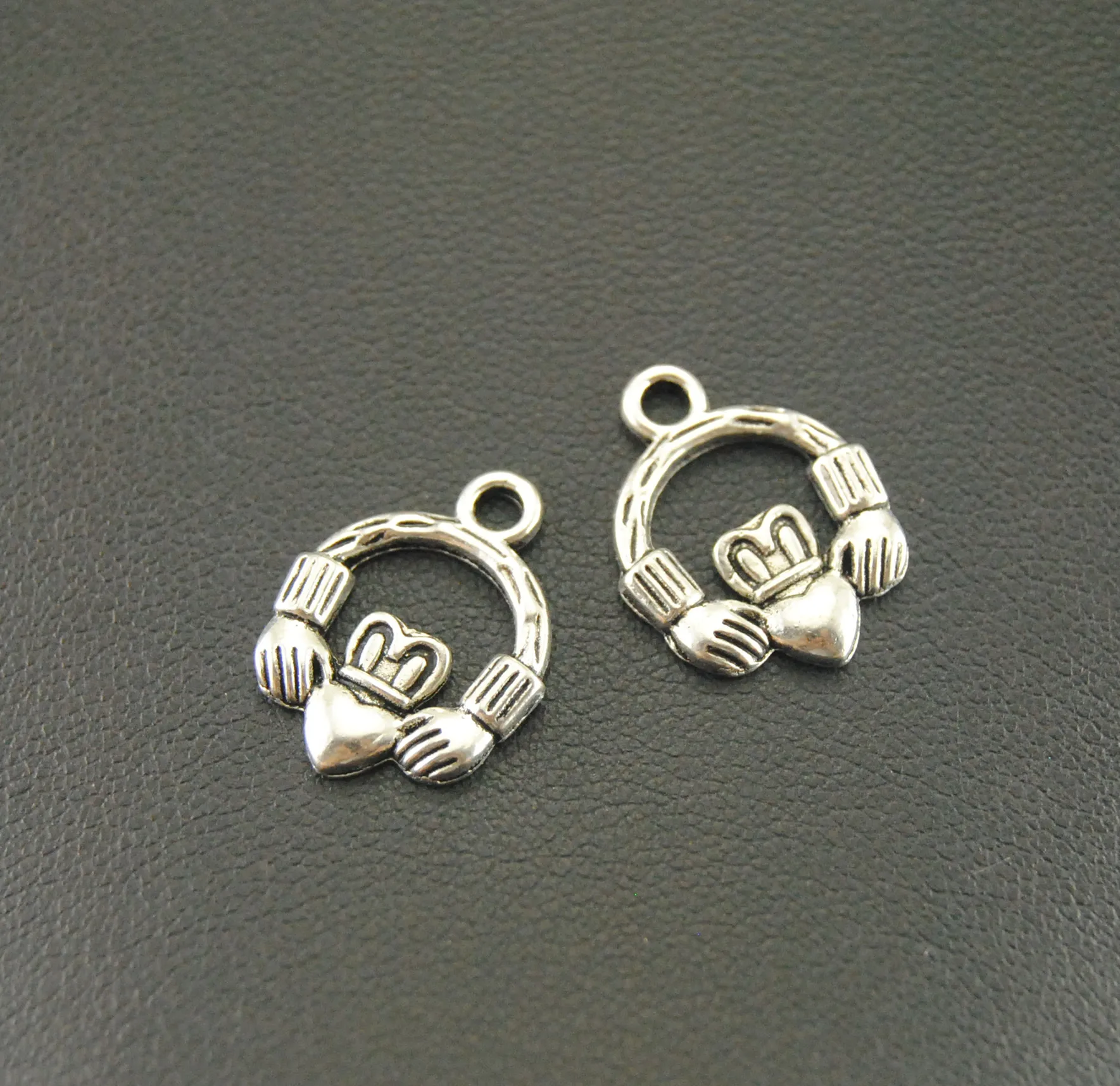 10 шт. ювелирные изделия оптом серебристый оттенок Claddagh кольцо Шарм изготовление