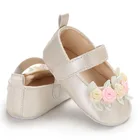 Обувь принцессы из искусственной кожи для новорожденных; Цвет шампанского, белый; Простые маленькие свежие цветы; Для первых шагов