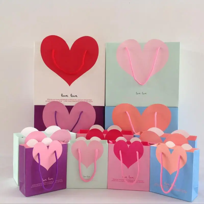 

10pcs/lot Love Gift Paper Bag Big Heart Gift Candy Packaging Carton Handbag Wedding Favors Candy Bag Party Supplies