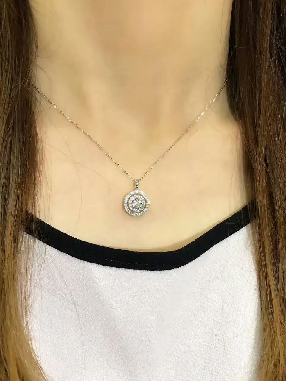 LASAMERO Double Halo 0.07CT набор с круглыми вырезами однотонный 18 К золотой кулон