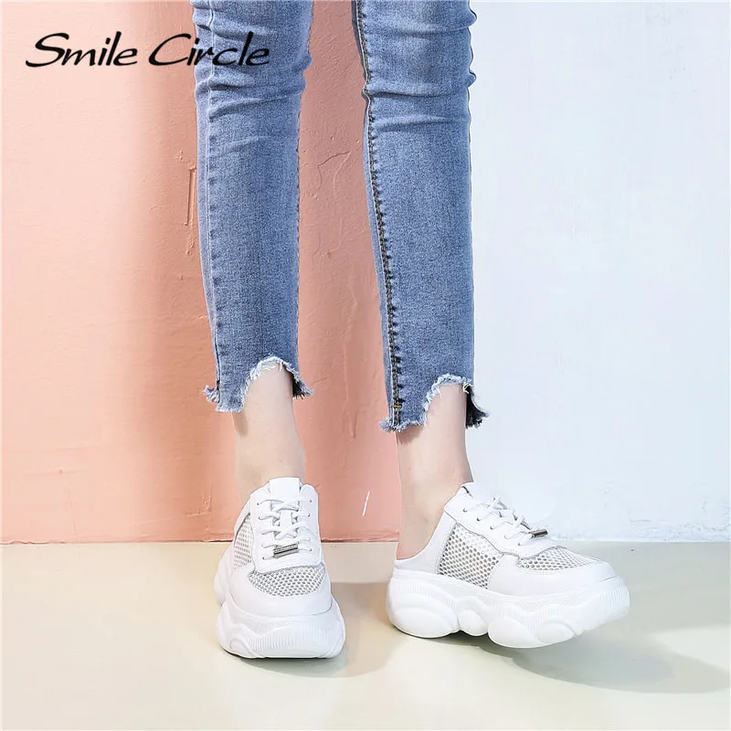 Белые туфли на плоской подошве со смайликом коллекция 2019 года сезон весна-лето