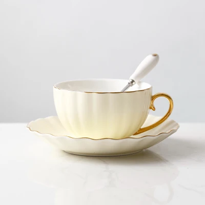 Europe Type Manual Paint Bone China Coffee Cups And Saucers Spoon Set Tea Cup Home Afternoon Tea Set - Цвет: C