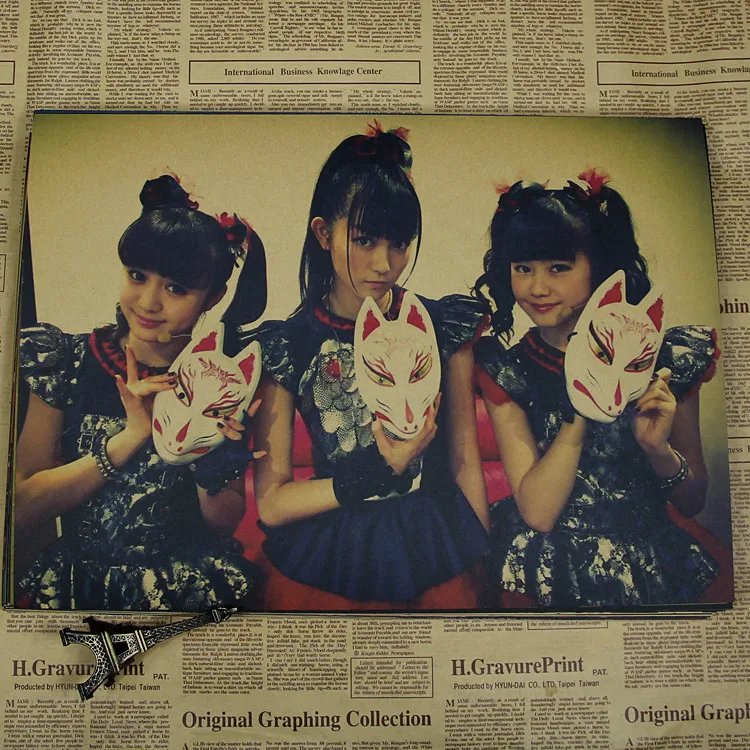 Металлический постер Babymetal с изображением девушки повязки вокруг металлической