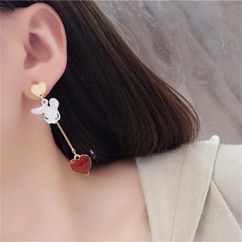 Модные женские серьги в форме сердца, асимметричные, с кроликом, металлическая текстура, модные серьги, металлические, золотые, красные, в форме сердца, серьги-гвоздики для женщин