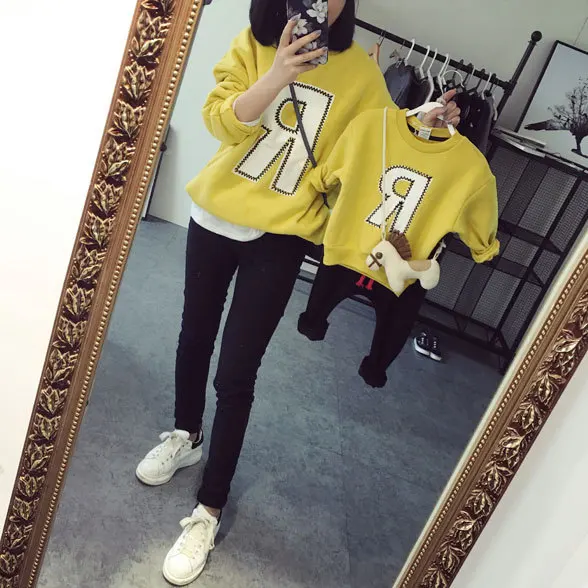 Зимние бархатные одинаковые комплекты для семьи футболки Одежда с буквой R мам и