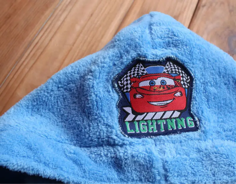 Новое Прибытие 2016 Автомобилей Ребенок Халат Коралловых Бархатной Синий Шляпа