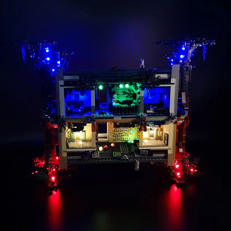 Набор со светодиодсветильник кой Kyglaring для lego 75810 очень странные дела