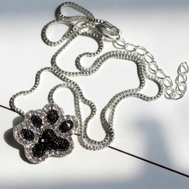 Ожерелье с подвеской в виде кошачьей лапы серебристого цвета | Украшения и