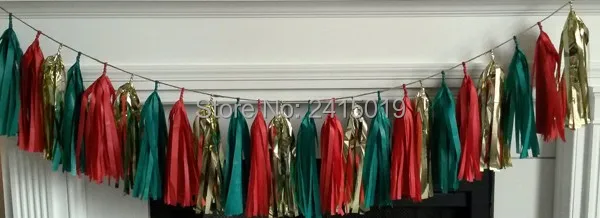 Рождественская гирлянда с кисточками из красной золотой зеленой бумаги 30 х12 см