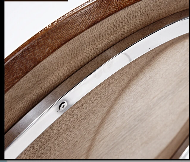 Стол из нержавеющей стали. Узкая и современная мебель для гостиной. Искусство