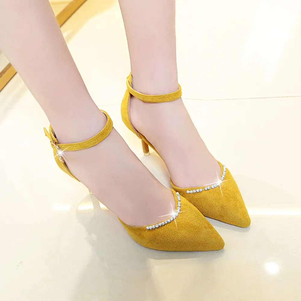 Привлекательные женские свадебные туфли телесного цвета на высоком каблуке с