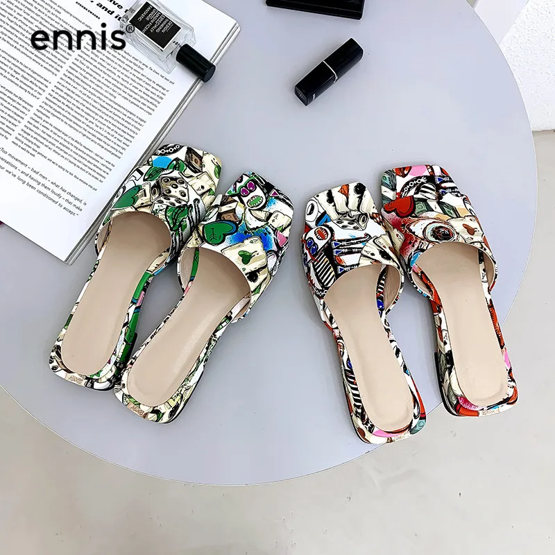 ENNIS/ г.; женские шлепанцы в богемном стиле; кожаные шлепанцы с открытым носком и цветным принтом; женские пляжные шлепанцы на плоской подошве; модная летняя обувь; Новинка; M980