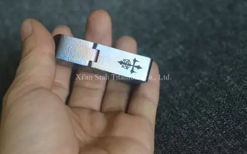 Титановый чехол TC4 Satan King of Hell с масляной зажигалкой 65 г изготовлен из толстого материала толщиной 1,2 мм, прочная петля градиентного цвета