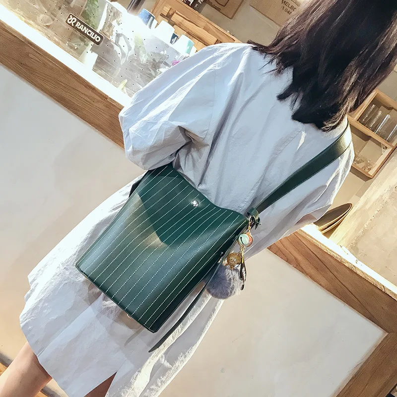 

mixtx New Women Shoulder Bag Thread Bucket bag Tote Female High Quality PU Crossbody Composite Handbag Cartoon Bear Pendant