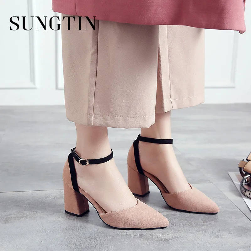 Сандалии женские на массивном каблуке с ремешком щиколотке и острым носком |